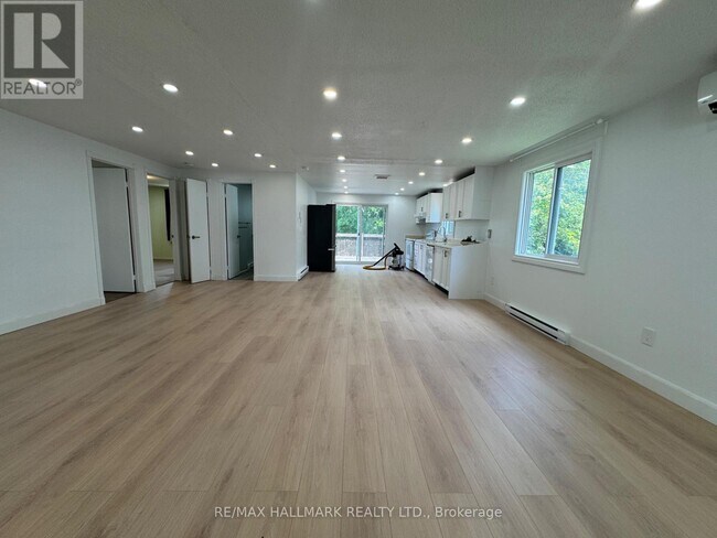 Photo - 321 Sunnidale Rd