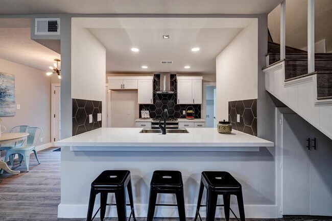 Photo - 5001 Cottonwood Cir