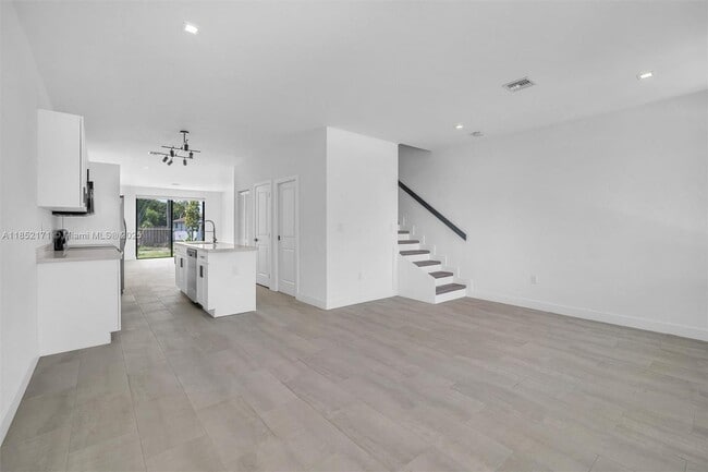 Building Photo - 309 NW 7th Ct Rental