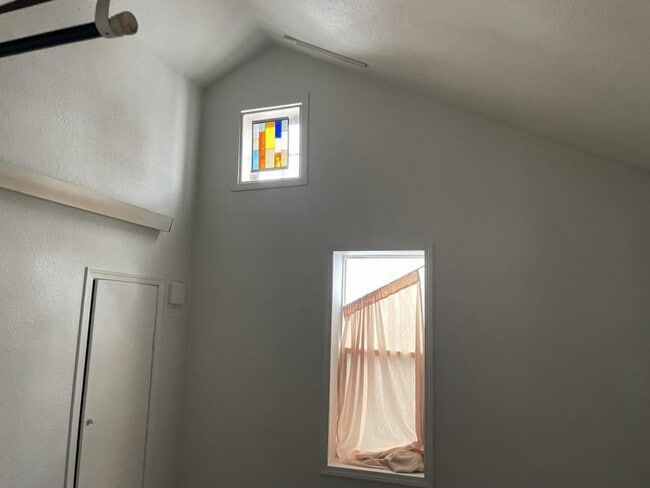 Photo - 433 E New York St