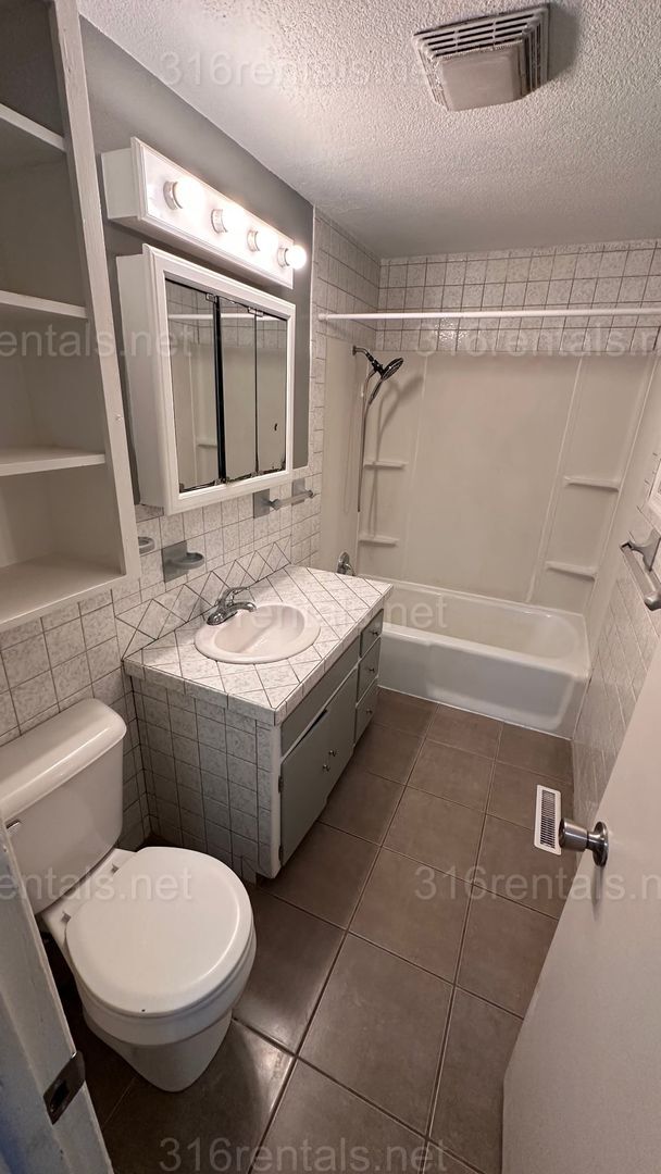 Photo - $1250 - 3 bed 1 bath - Single Family Home