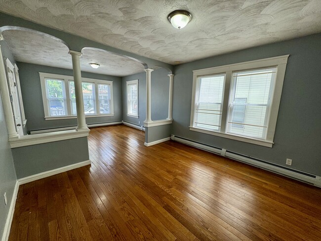 Building Photo - 17 Richter St Unit 1