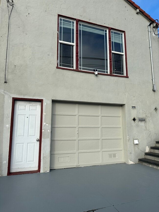Building Photo - 245 Concord St Rental