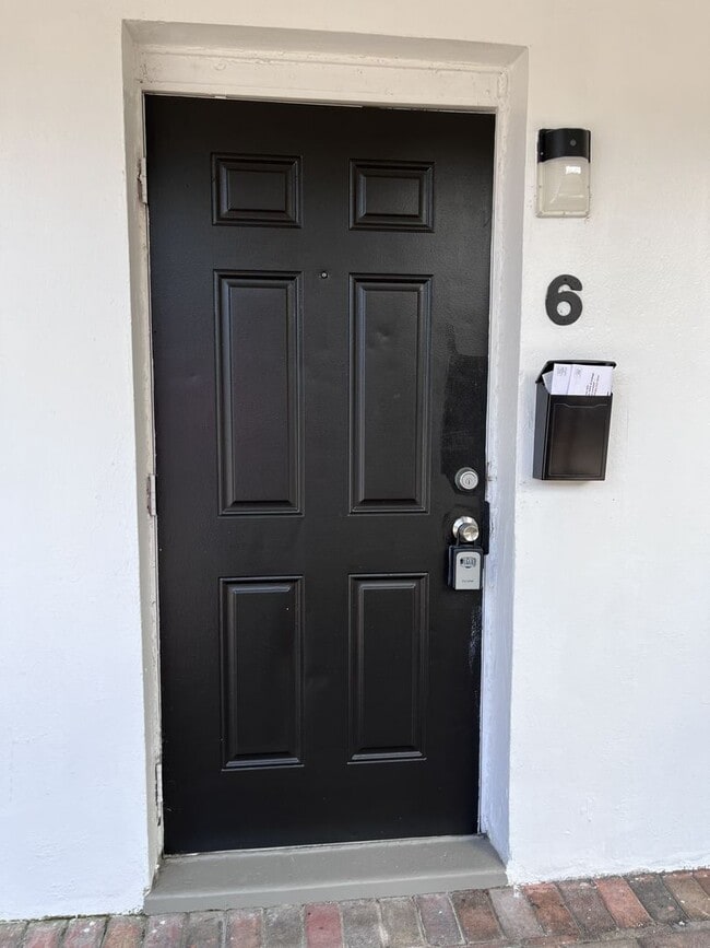 Photo - 107 SW 18th Ave Unit 6