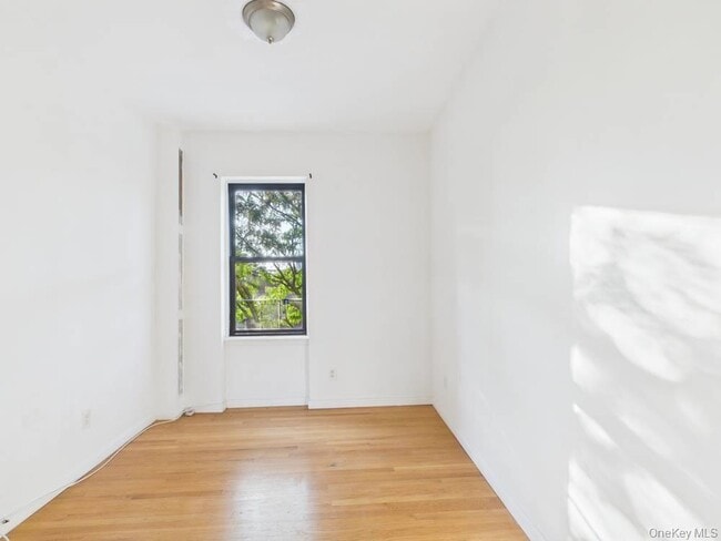 21-37-37 33rd St Unit 3D