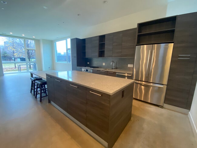 Kitchen - 435 W Hobbie St