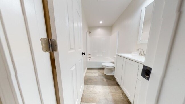 Photo - 415 James St