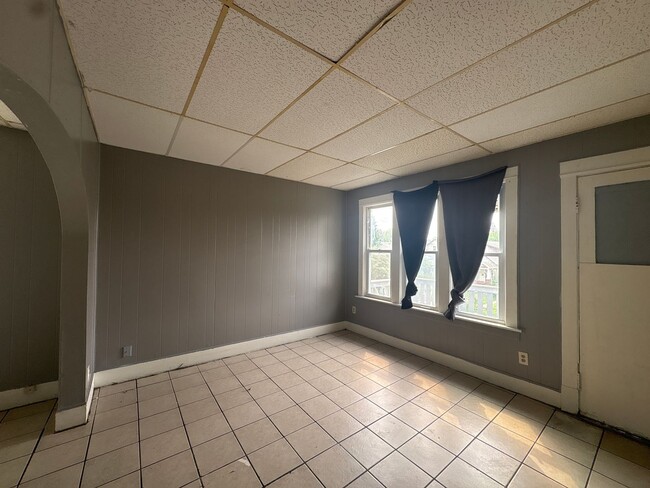 Building Photo - 4646 N 29th St Unit 4648 Upper