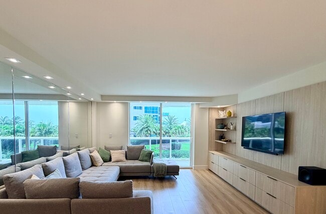 Building Photo - 10275 Collins Ave Unit 333