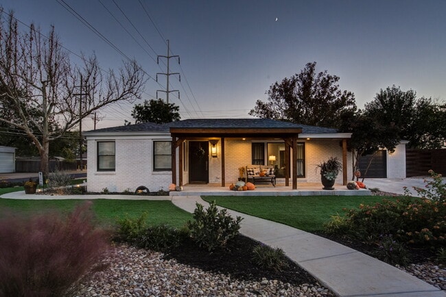 Building Photo - A Standard of Excellence in Tech Terrace!