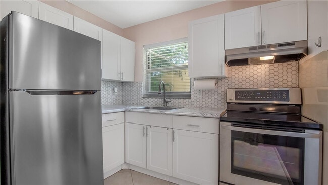 Building Photo - 5186 NE 6th Ave Unit 710