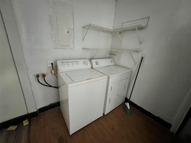 Photo - 347 SE 6th St