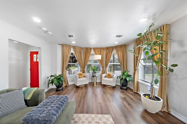 Photo - 3226 Oakdale St