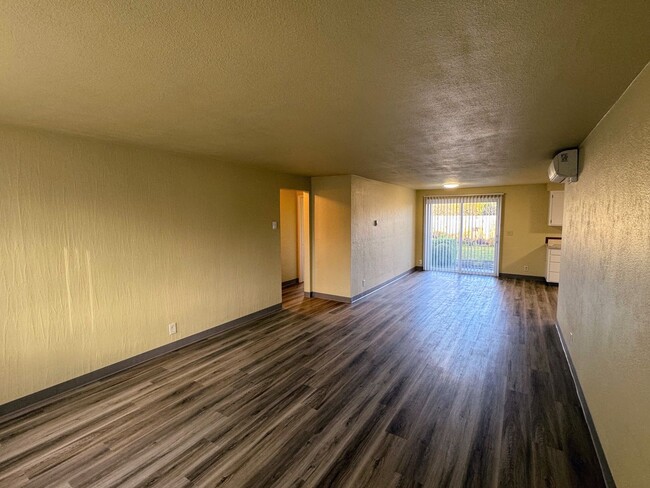 Photo - 2-Bed, 1-Bath Duplex – Great Location!