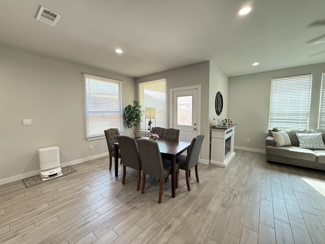 Photo - 6705 Hooper Wy