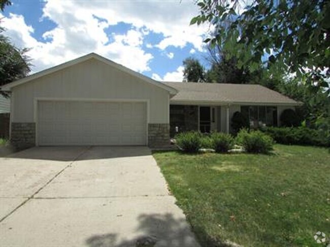 Building Photo - Three Bedroom Two Bath Home