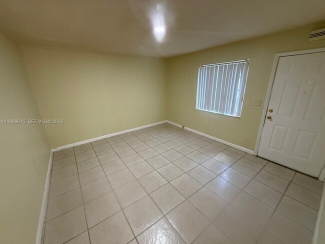 Photo - 1225 W 30th St Unidad 26