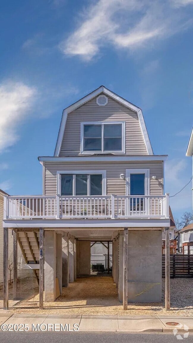 Building Photo - 46 Barberie Ave Rental