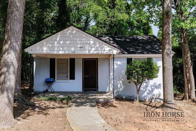 Building Photo - 123 Hollie St