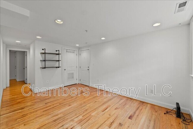 Photo - 739 Newton Pl NW Unidad T1