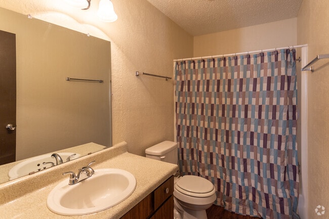 2BR, 2BA - 986 SF