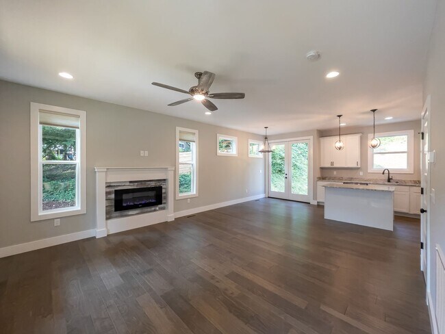 Beautiful Three-Bedroom near Biltmore Village - Beautiful Three-Bedroom near Biltmore Village