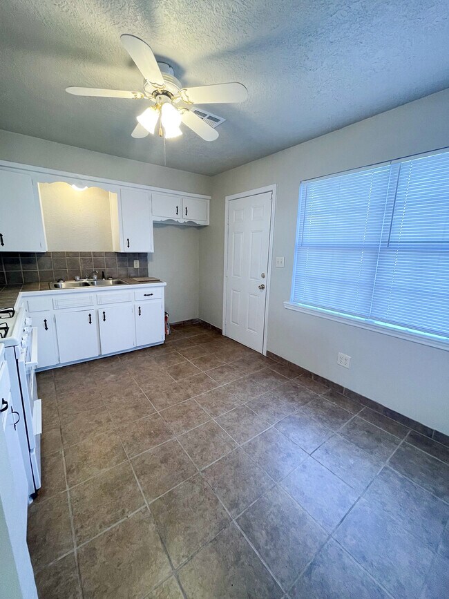 Photo - 1403 NW Hoover Ave