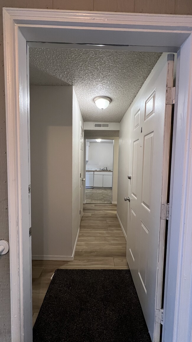 Building Photo - 14801 132nd Ave E Unit A