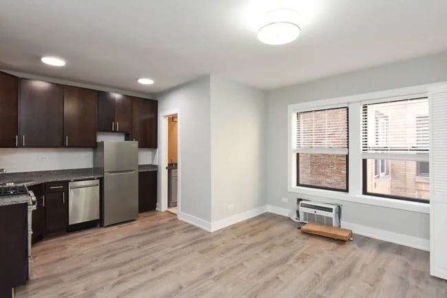 Photo - 834 W Wolfram St Unit 300