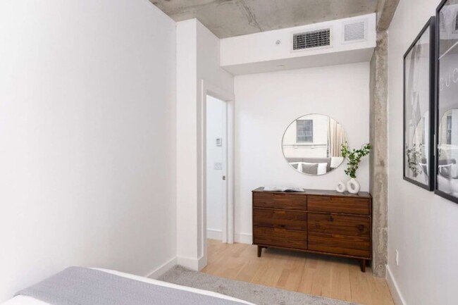 Photo - 132 W 26th St Unit SI ID1541854P