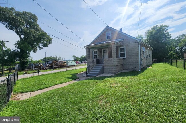 Building Photo - 397 Oriole Ave