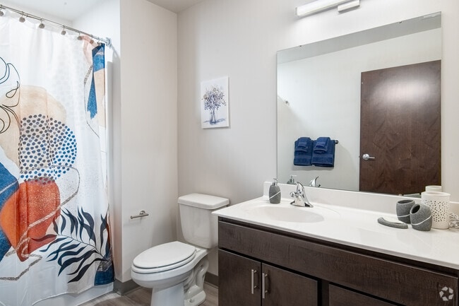 1BR, 1BA - 710SF