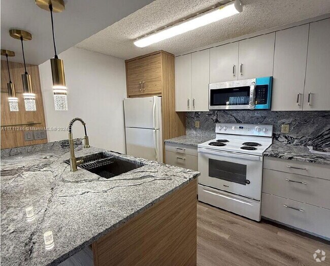 Building Photo - 1283 SW 46th Ave Unit 2602 Rental