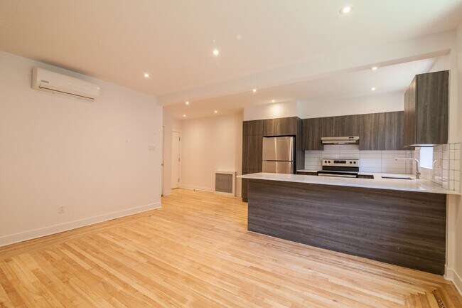 Photo - 2105 Rue Chomedey Unit 3