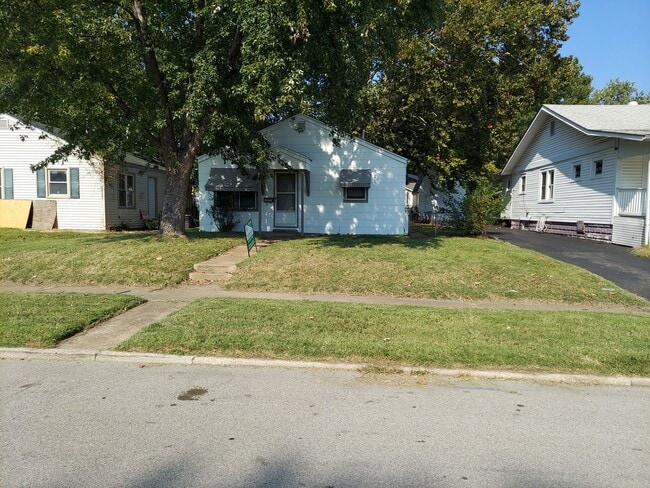 Building Photo - Recently Updated 2BD