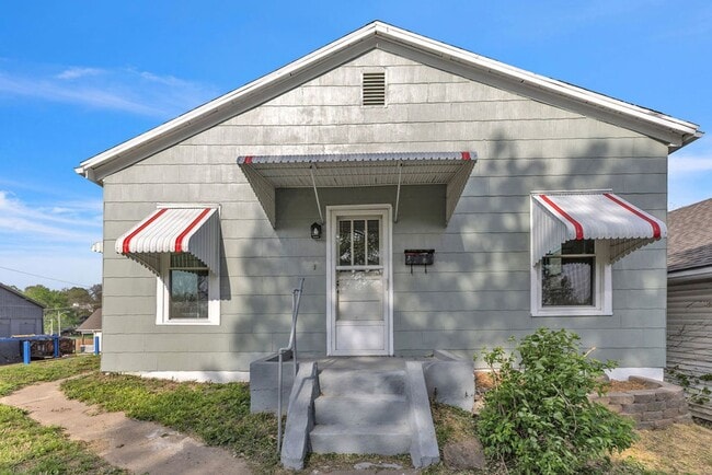 Building Photo - Bright & Updated 3-Bedroom Home Near Local Schools