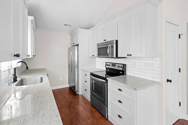 Photo - 303 Southcreek Dr