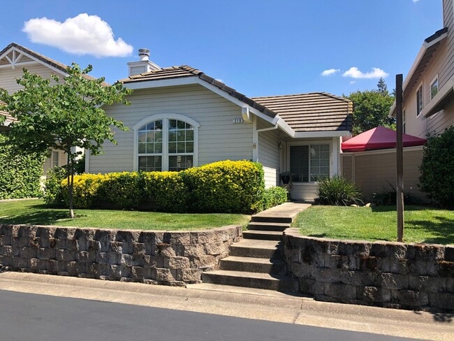 Building Photo - 310 Baird Dr