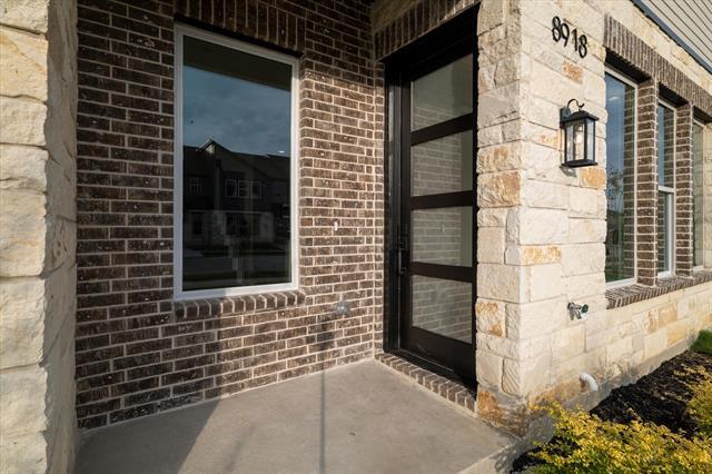 Photo - 8918 Lowell St