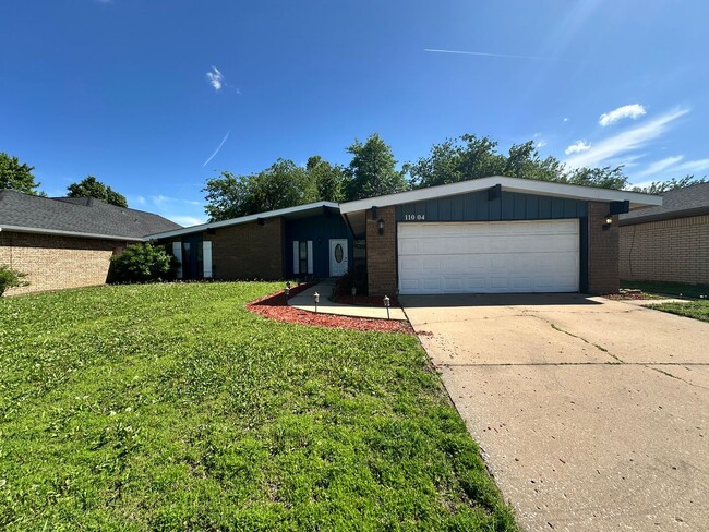 Building Photo - FOR RENT: Charming 3-Bedroom, 2-Bath Home ...