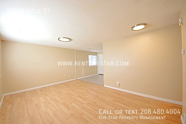 Photo - 708 Myrtle St