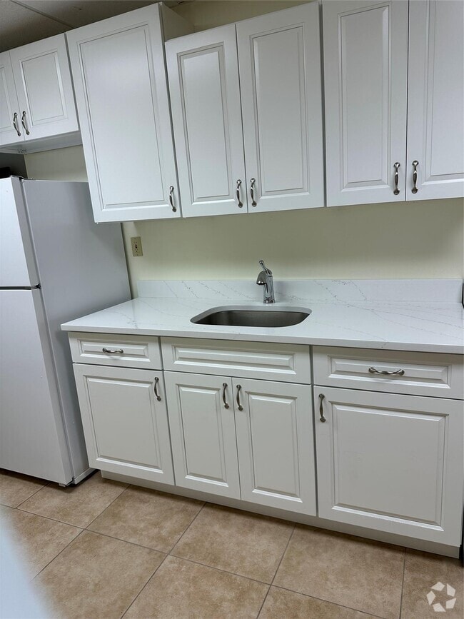 Building Photo - 5000 Hempstead Tpke Unit 7 Rental