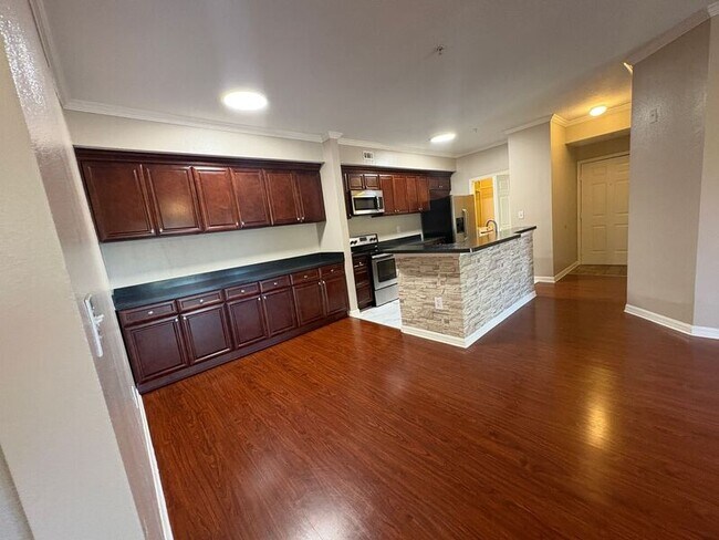 Photo - 5618 Pinnacle Heights Cir Unit Apt 210