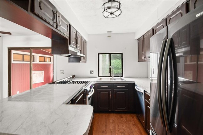 Photo - 4156 Post Rd