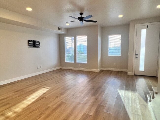 Photo - 843 American Beech Ln