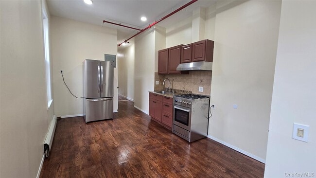 Building Photo - 8-83 Cypress Ave