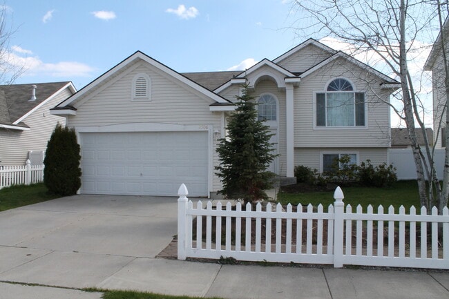 Building Photo - 4 bdrm/2 bath house in CDA