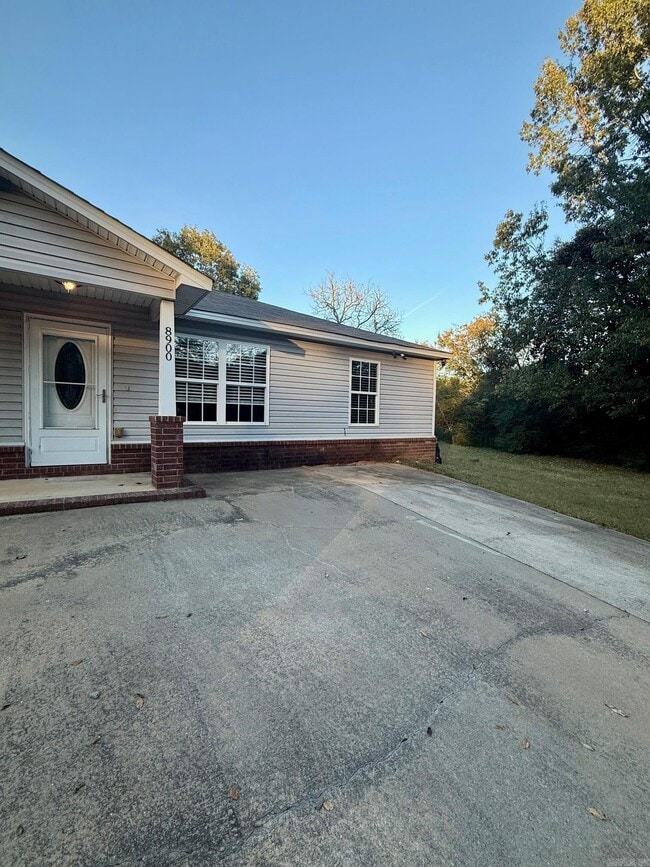 Building Photo - 8900 Eskabar Dr