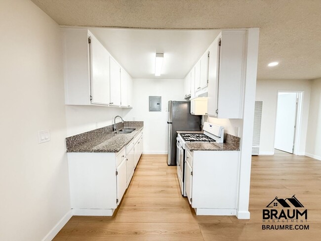 Photo - 6612 Sylmar Ave Unidad 103