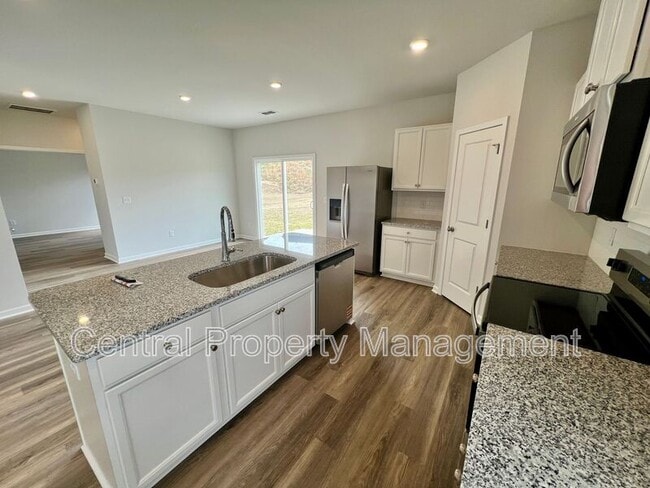 Photo - 458 Haddon Trl